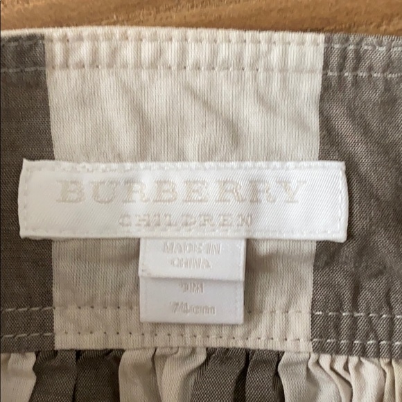 Beautiful Classic Burberry dress - Picture 4 of 4